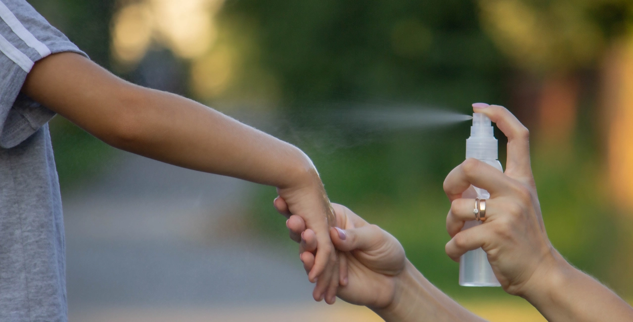 Quanto dura la barriera protettiva contro gli insetti garantita dagli spray antiparassitari più comuni?