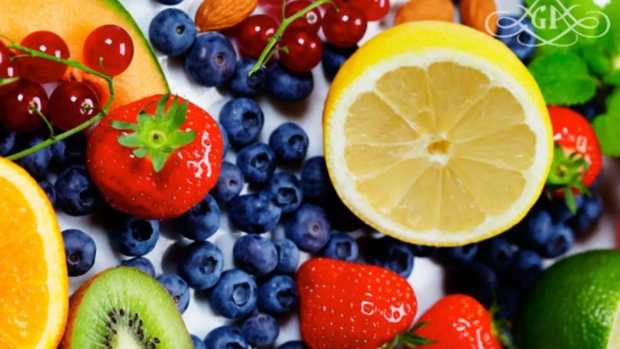 Ecco i frutti estivi che fanno bene a pelle e capelli: scopri quali sono e come utilizzarli